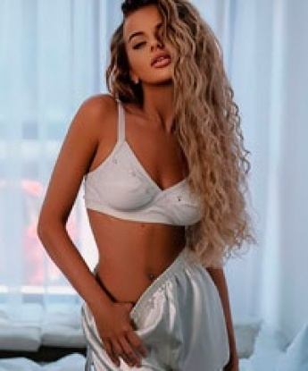 Мои услуги не оставят тебя равнодушным. 💃🏻Я создаю незабываемую атмосферу, наполненную страстью и удовольствием. Моя красота неподвластна времени, а мои магические руки проведут тебя по границам блаженства. 😍 Я могу предложить тебе широкий спектр удовольствий, от нежного эротического массажа до ярких экспериментов в сексе. 💫Встречи со мной - это отдых для тела и души. Заходи на мою страничку, там ты найдешь мои прекрасные фото, а также отзывы предыдущих удовлетворенных клиентов. Жду в Москве, чтобы подарить тебе незабываемые мгновения нашей встречи. 🌹🔥 Софья